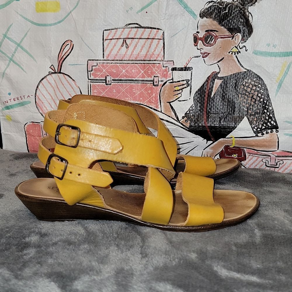 Seychelles Wide Strap Mini Wedge Heel Mustard Color Leather Ankle Sandals Size 6